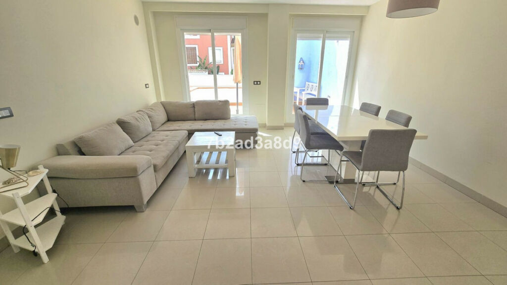 Middle Floor Apartment New Golden Mile Málaga - image 4