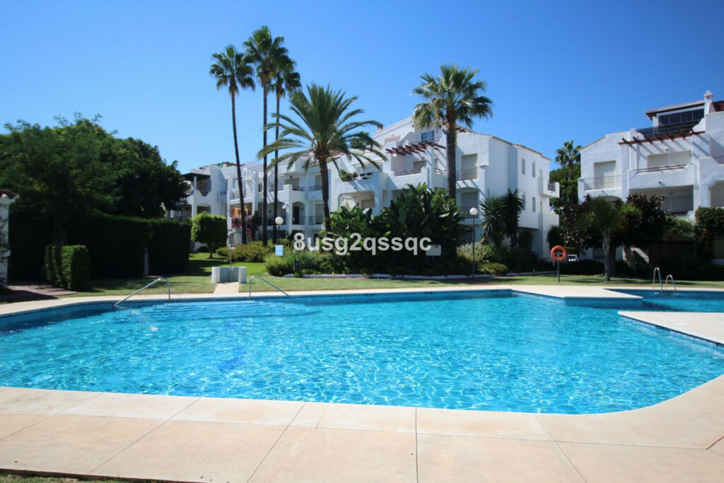 Middle Floor Apartment Costalita Málaga - image 4