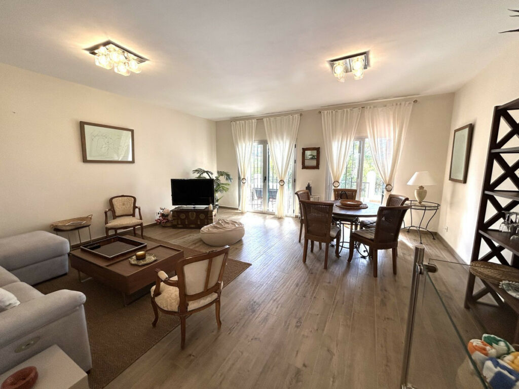 Townhouse Aloha Málaga - image 4