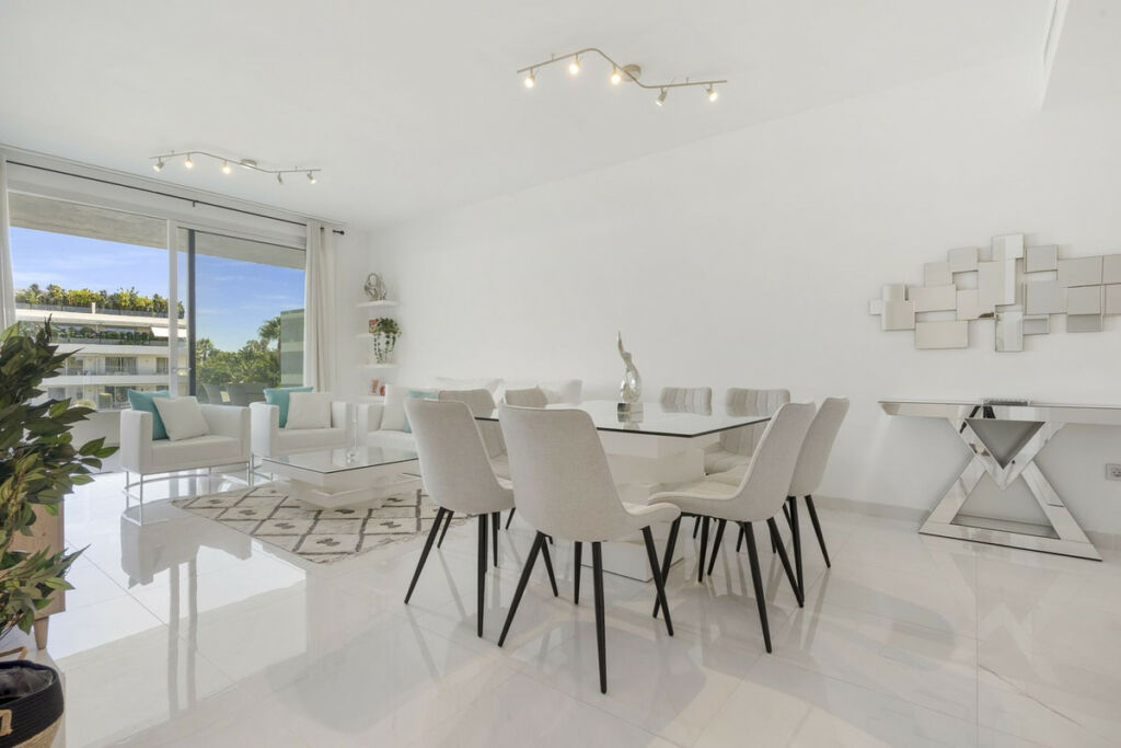Middle Floor Apartment New Golden Mile Málaga - image 4