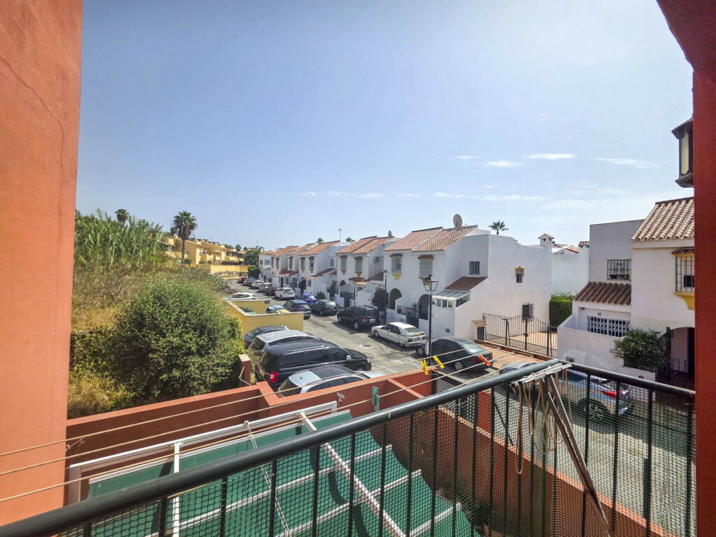 Middle Floor Apartment Casares Playa Málaga - image 4
