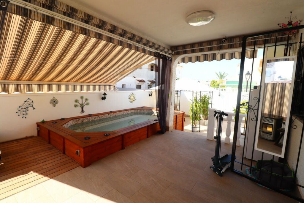 Detached Villa La Florida Alicante - image 5