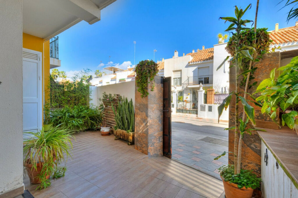 Semi-Detached House Fuengirola Málaga - image 4