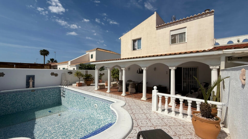 Detached Villa Torrevieja Alicante - image 4