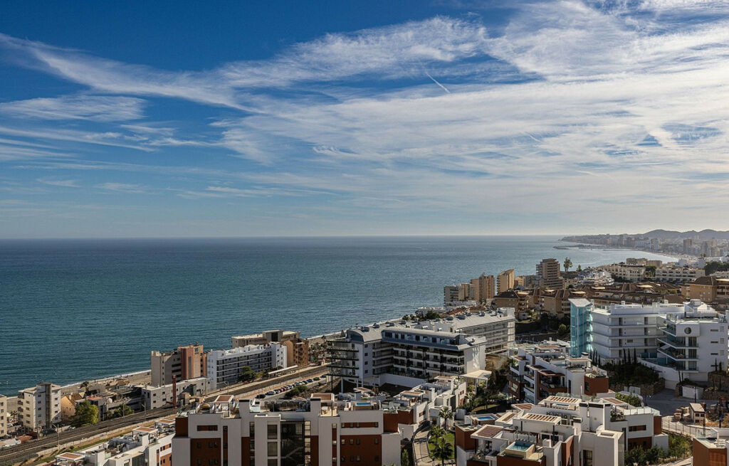 Middle Floor Apartment Fuengirola Málaga - image 4