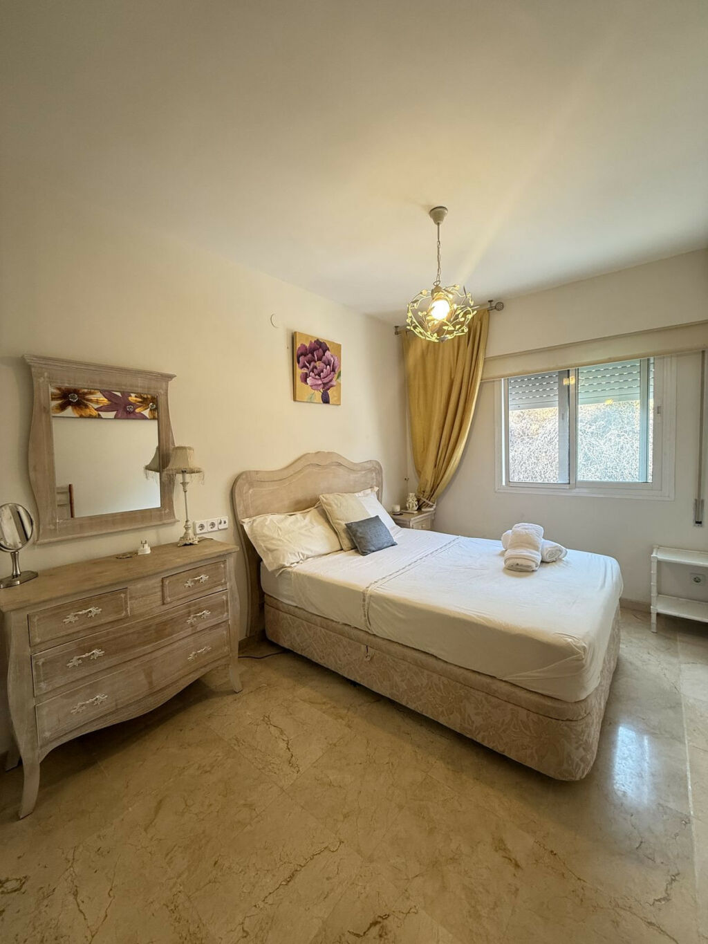 Middle Floor Apartment Nueva Andalucía Málaga - image 4