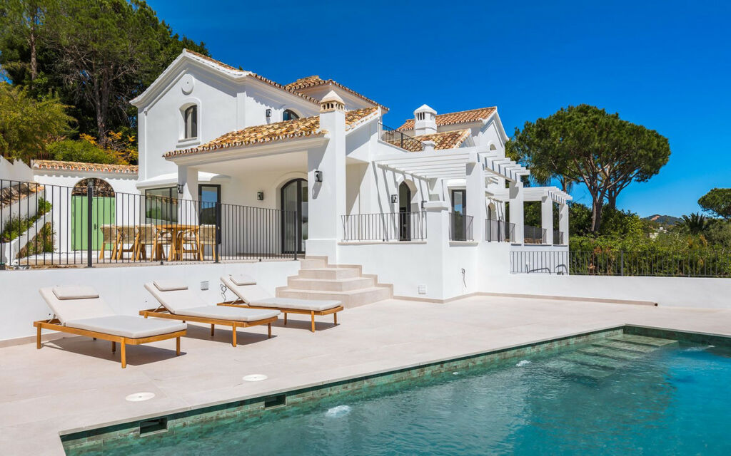 Detached Villa El Madroñal Málaga - image 4