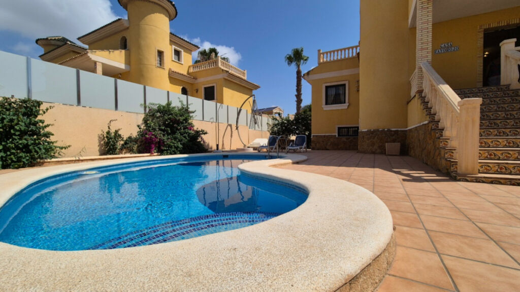 Detached Villa Orihuela Alicante - image 4
