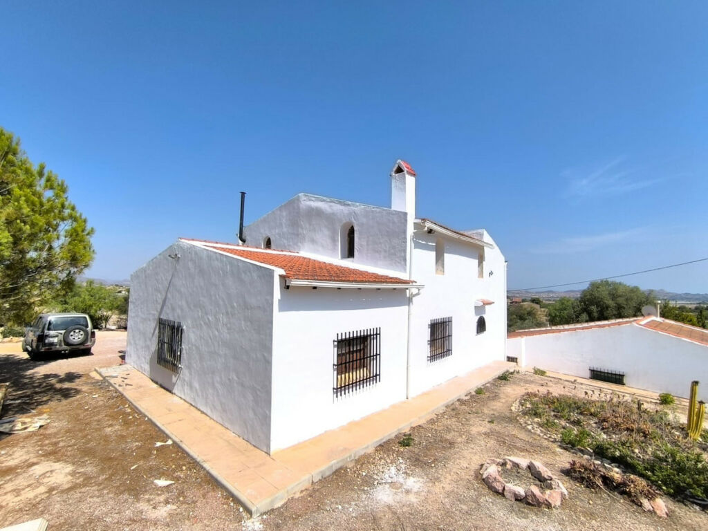Detached Villa Novelda Alicante - image 4