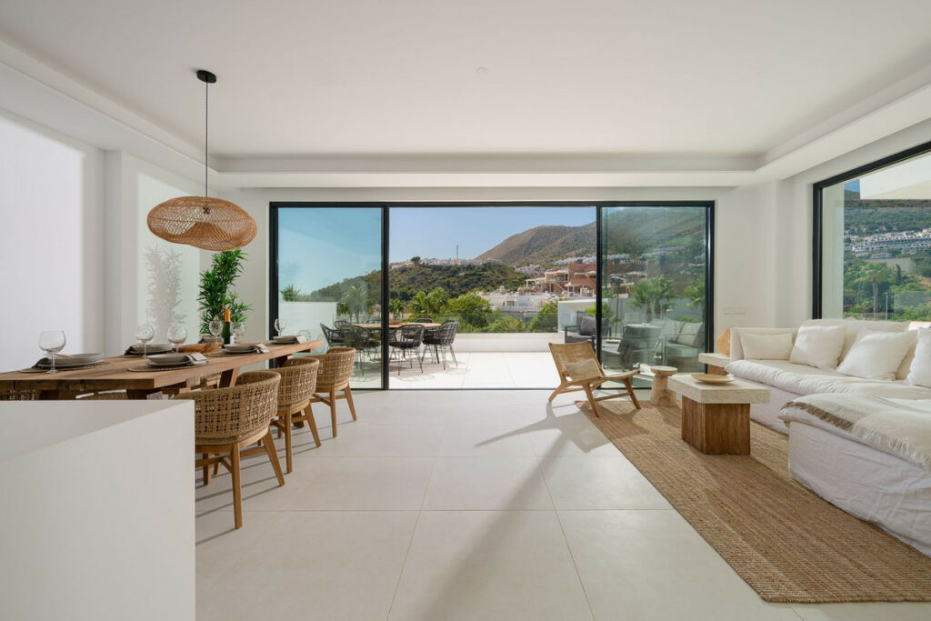 Detached Villa Benalmadena Pueblo Málaga - image 5