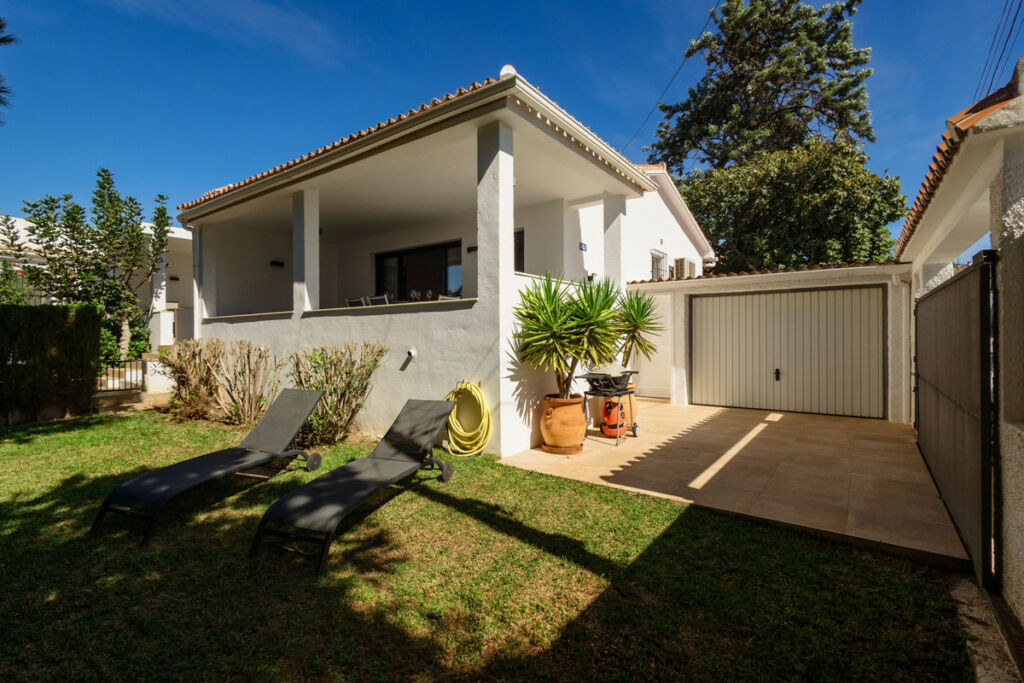 Detached Villa Costabella Málaga - image 4