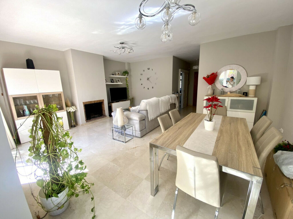 Townhouse Estepona Málaga - image 4