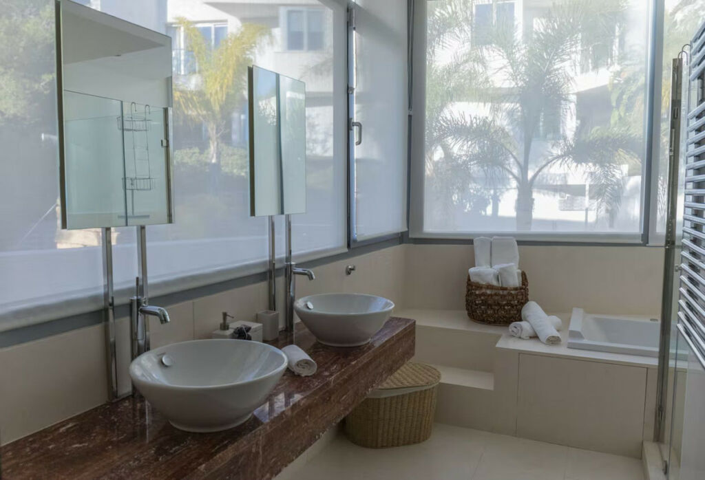 Townhouse Sierra Blanca Málaga - image 4