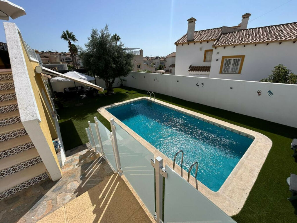 Detached Villa San Miguel de Salinas Alicante - image 4