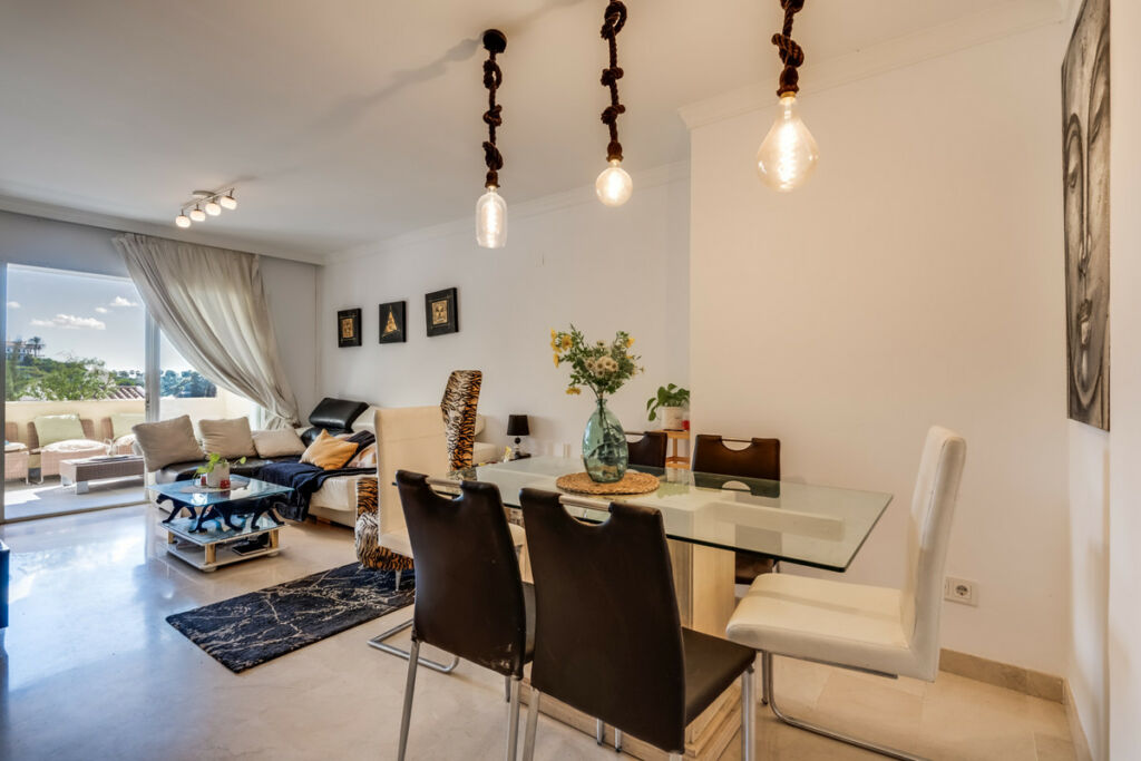Middle Floor Apartment La Quinta Málaga - image 4