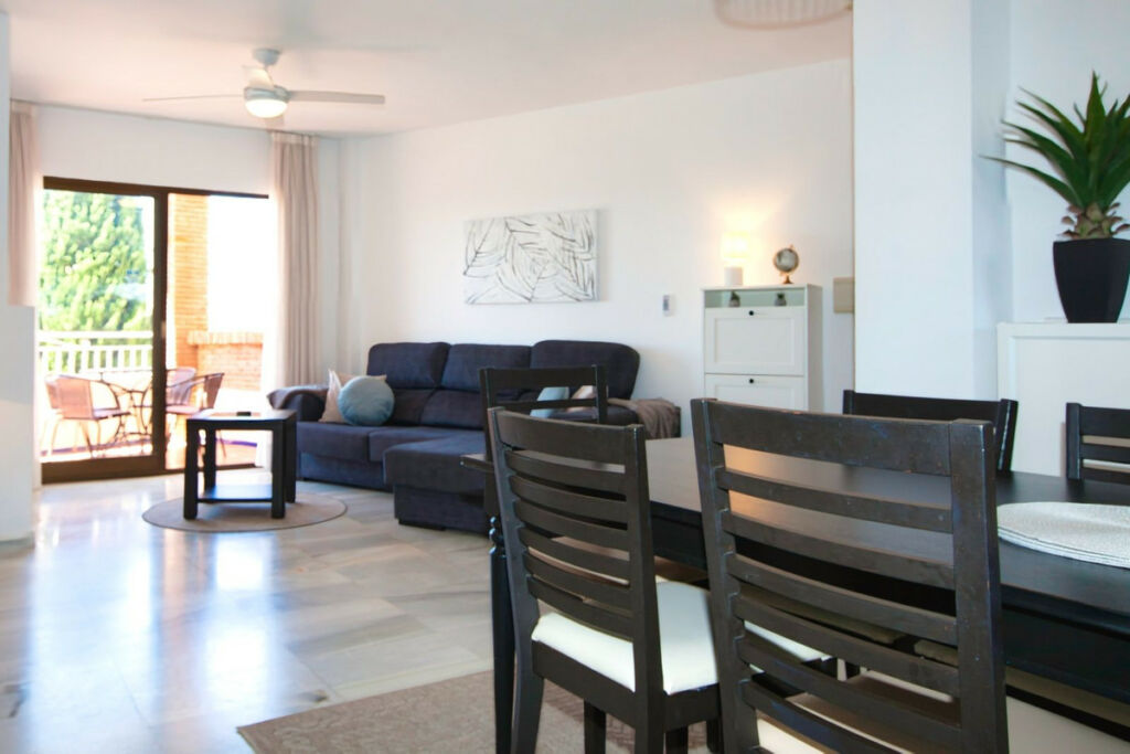 Middle Floor Apartment Mijas Costa Málaga - image 4
