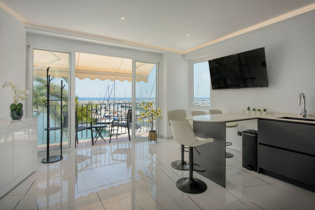 Top Floor Studio Puerto Banús Málaga - image 4