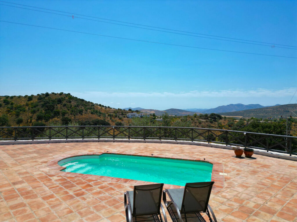 Detached Villa Riogordo Málaga - image 4