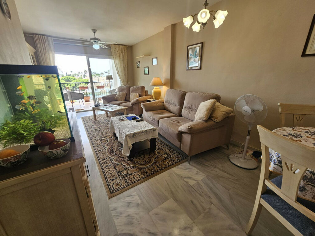Middle Floor Apartment Calahonda Málaga - image 4
