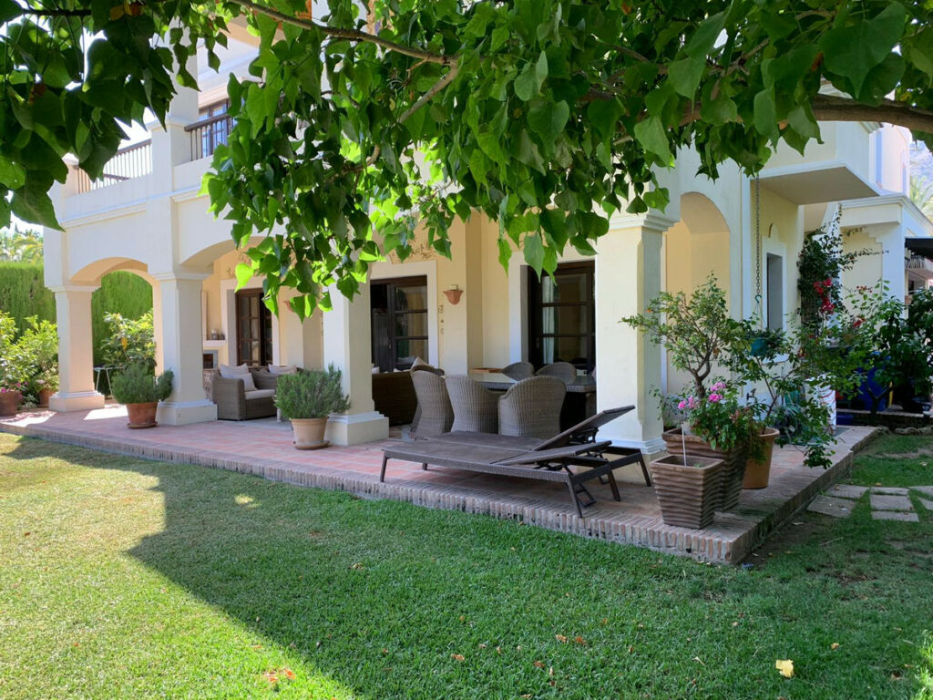 Detached Villa Sierra Blanca Málaga - image 4