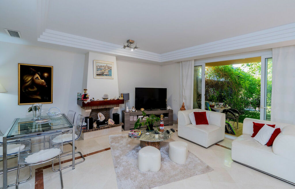Semi-Detached House Riviera del Sol Málaga - image 4