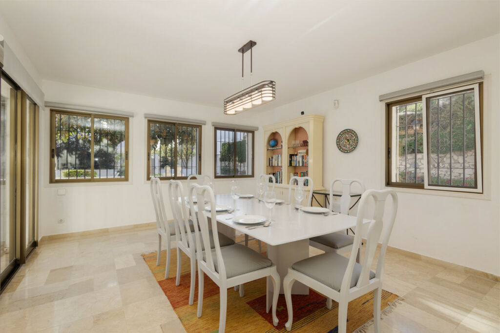 Detached Villa Las Chapas Málaga - image 4