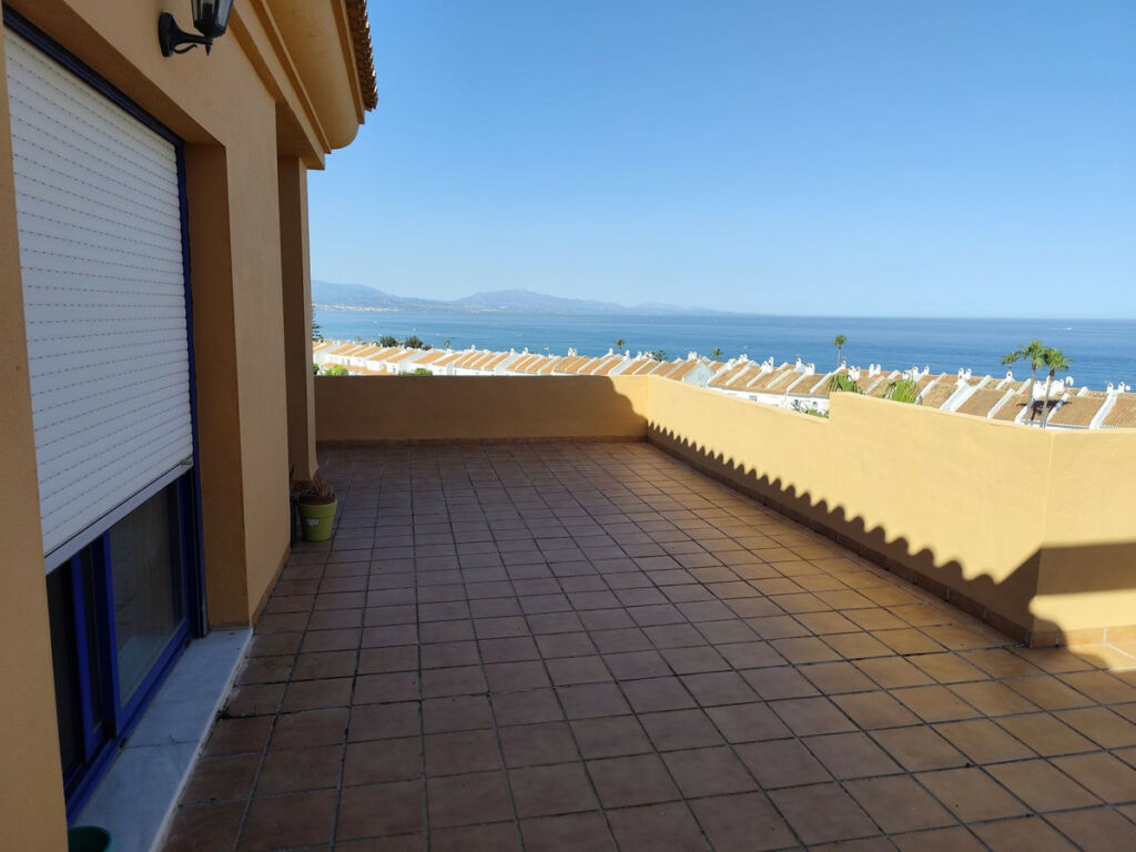 Penthouse La Duquesa Málaga - image 4
