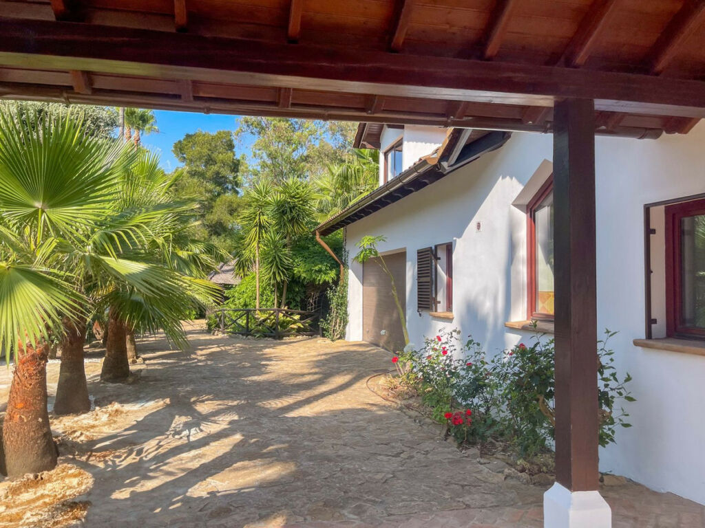 Detached Villa Sotogrande Cádiz - image 4