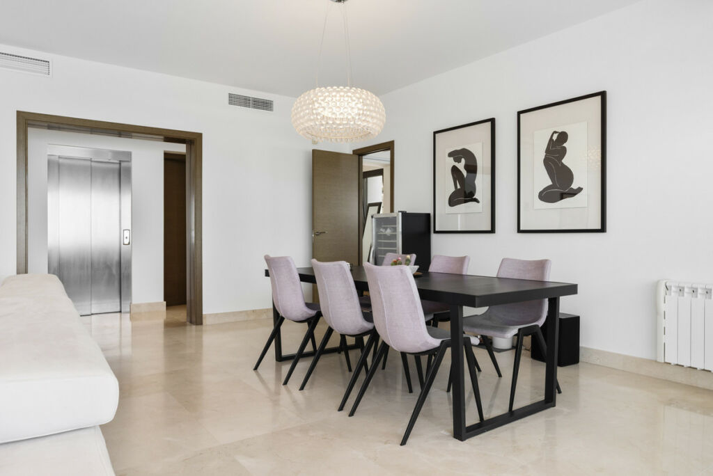 Detached Villa Benahavís Málaga - image 4
