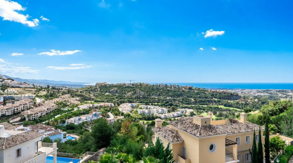 Detached Villa Los Arqueros Málaga - image 4