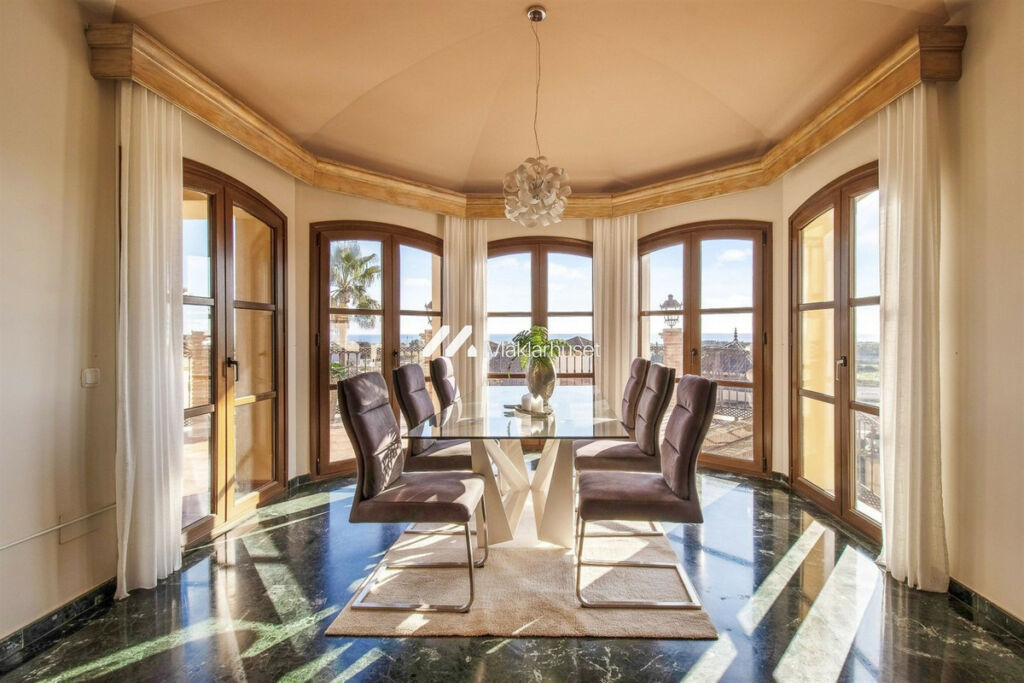 Detached Villa Torre del Mar Málaga - image 4