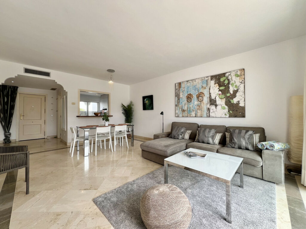 Top Floor Apartment El Presidente Málaga - image 4