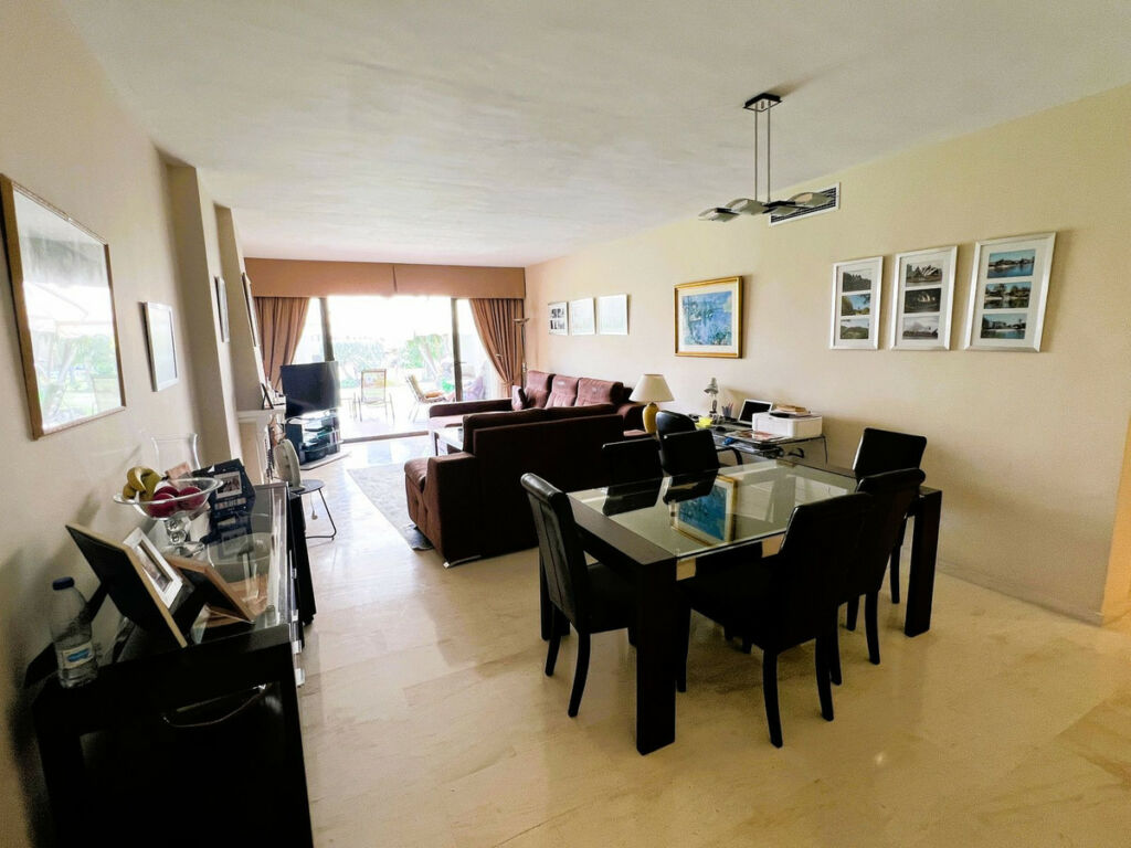 Ground Floor Apartment El Paraiso Málaga - image 4