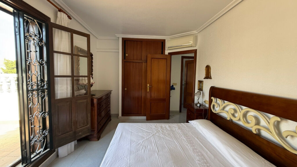 Detached Villa Orihuela Alicante - image 4