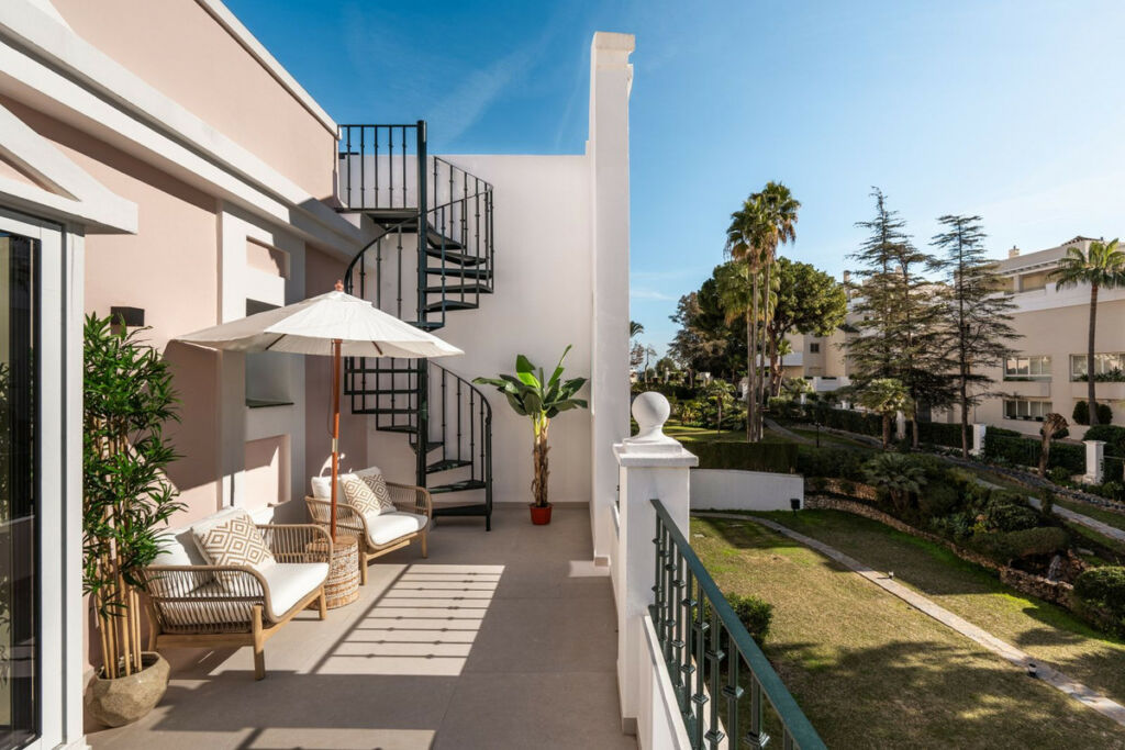 Penthouse Duplex Nueva Andalucía Málaga - image 4
