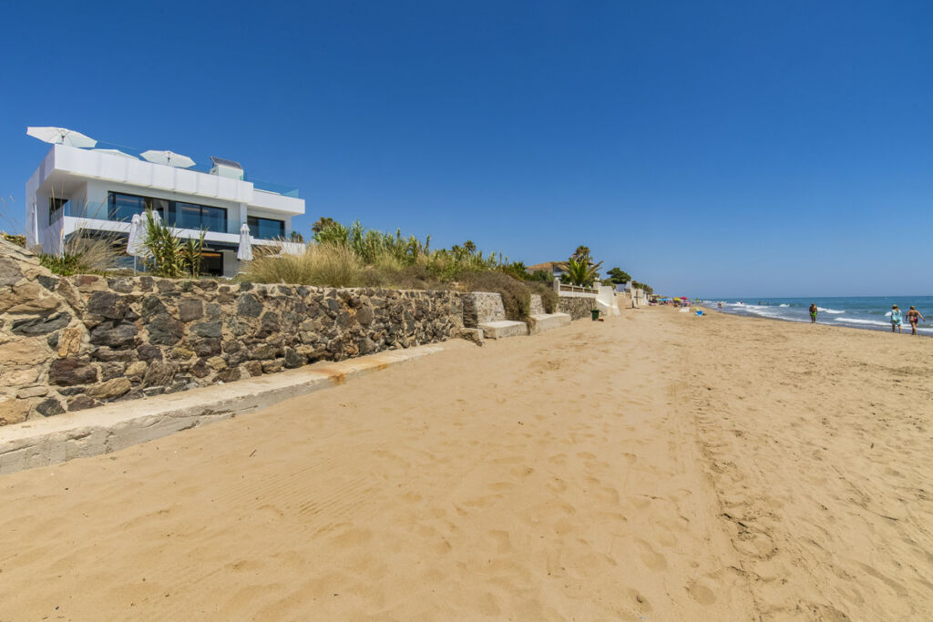 Detached Villa Costabella Málaga - image 4