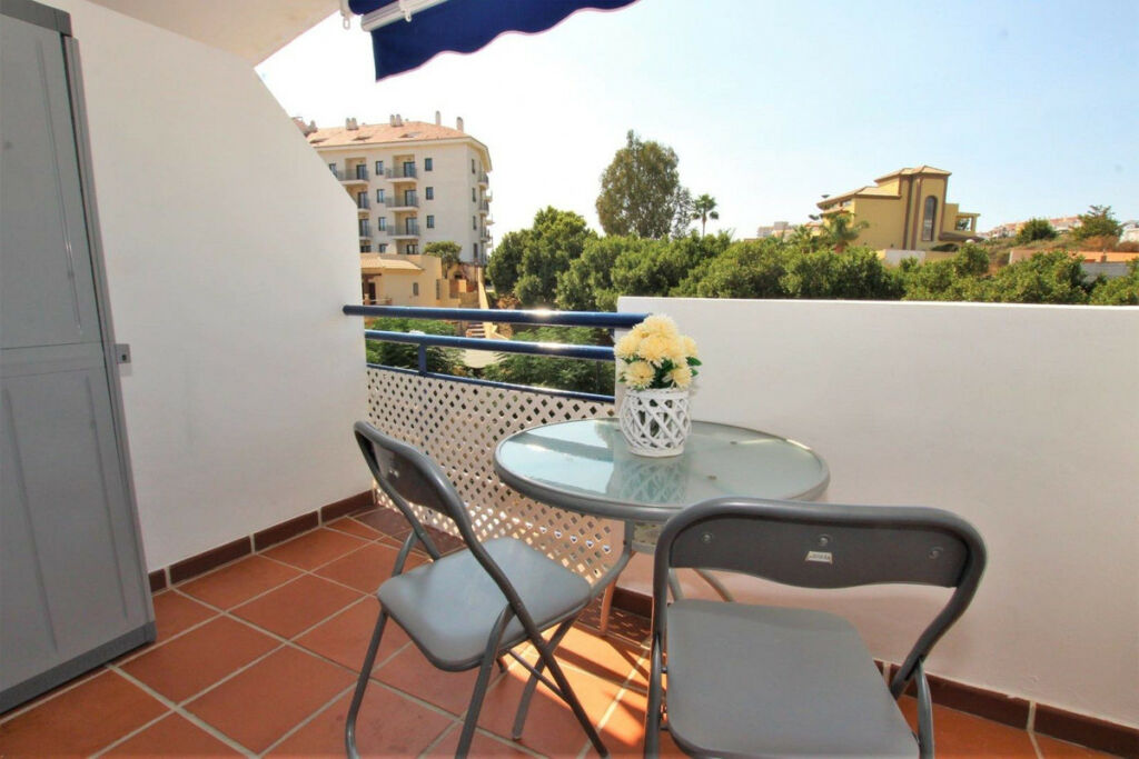 Middle Floor Apartment Torrequebrada Málaga - image 4