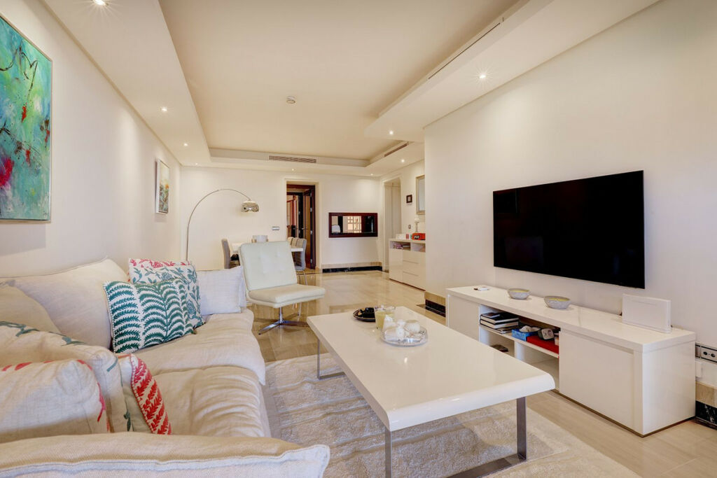 Middle Floor Apartment Estepona Málaga - image 4