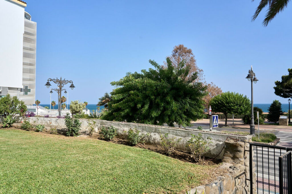 Ground Floor Apartment Estepona Málaga - image 3