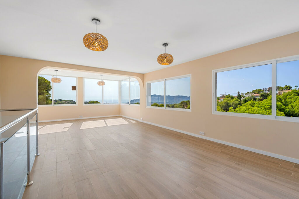 Detached Villa La Nucia Alicante - image 4