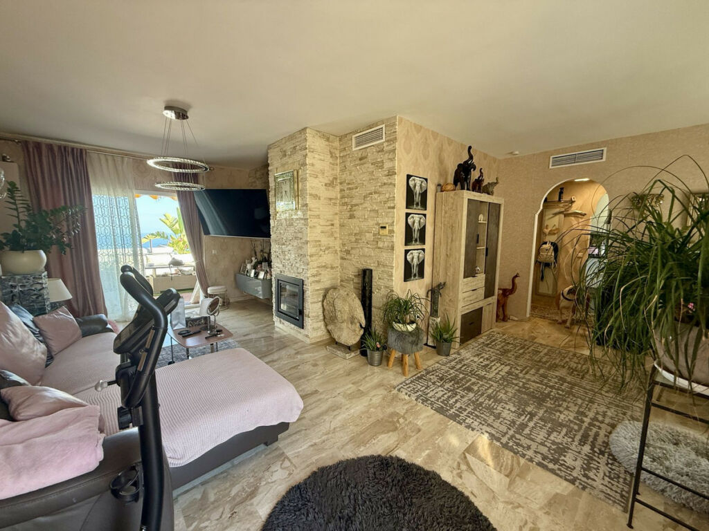 Penthouse Calahonda Málaga - image 4