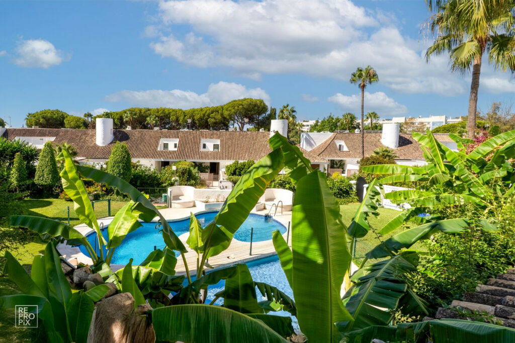 Middle Floor Apartment Puerto Banús Málaga - image 4