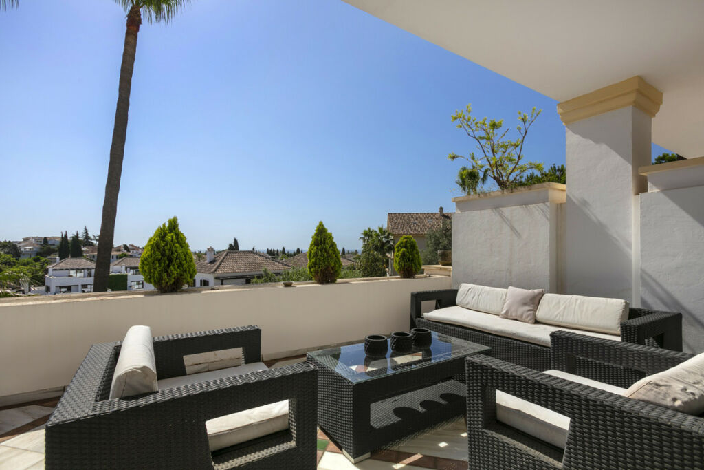 Middle Floor Apartment The Golden Mile Málaga - image 4