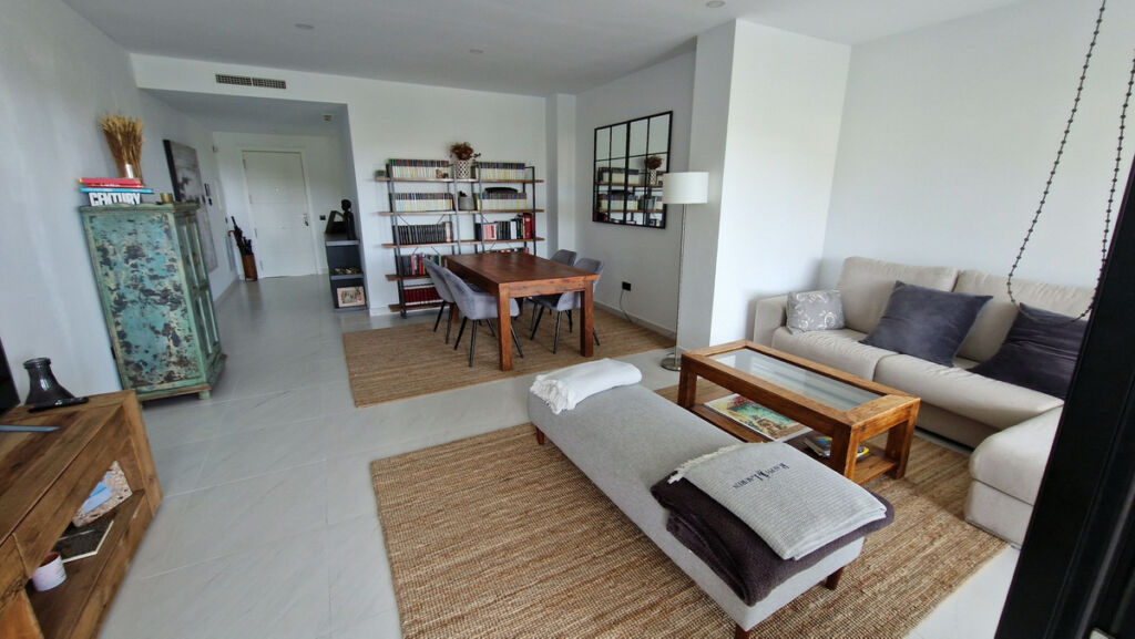 Middle Floor Apartment Estepona Málaga - image 4