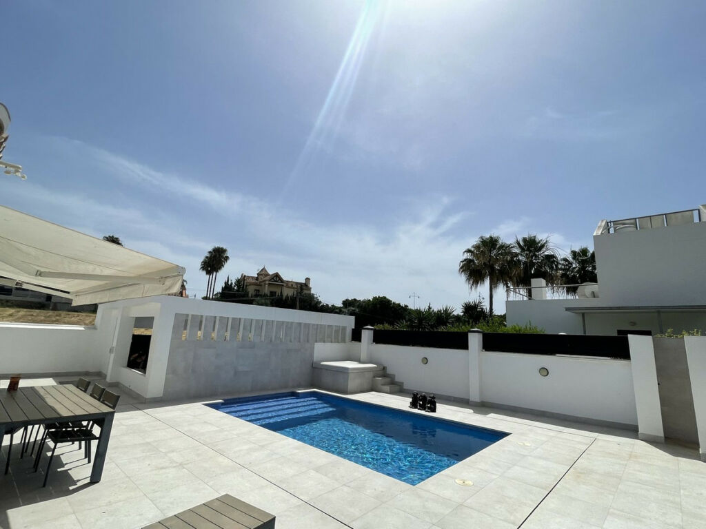 Detached Villa San Pedro de Alcántara Málaga - image 4