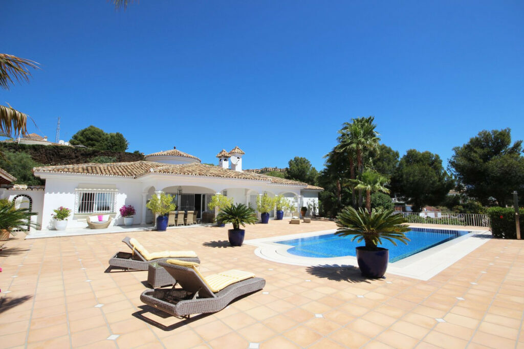 Detached Villa Benahavís Málaga - image 4