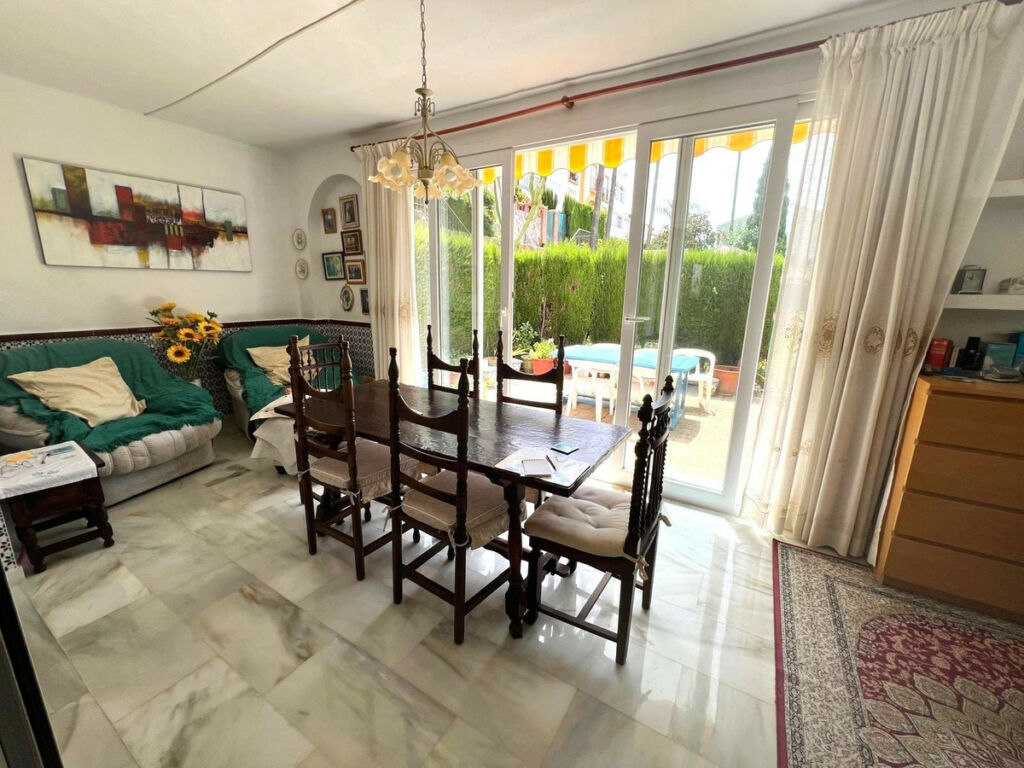 Townhouse Atalaya Málaga - image 4