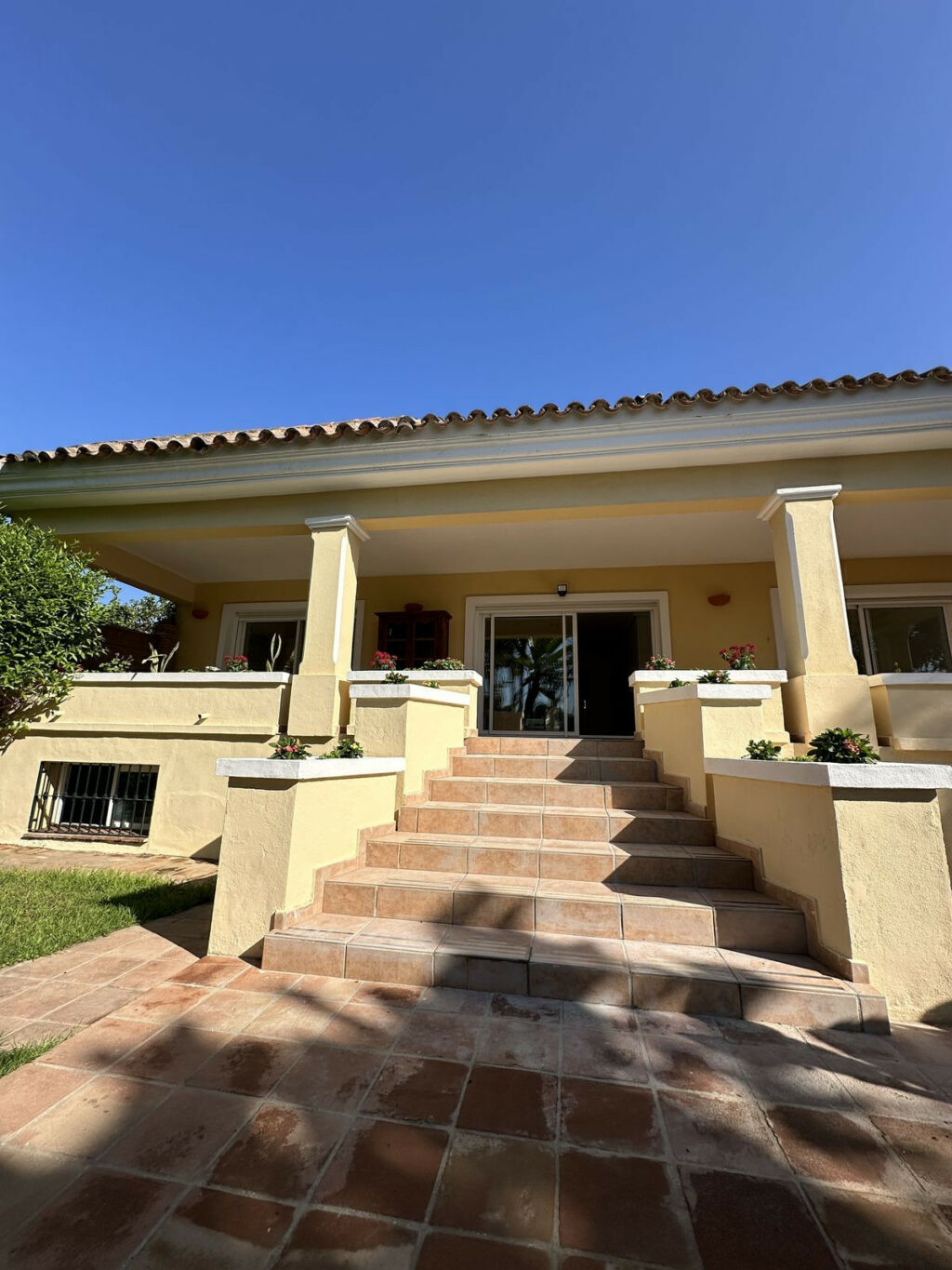 Detached Villa Elviria Málaga - image 4
