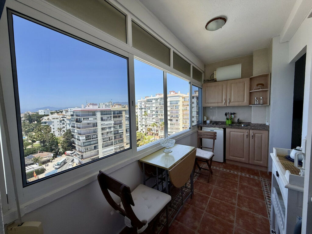 Middle Floor Apartment Calahonda Málaga - image 4