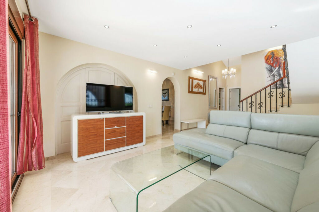Detached Villa Atalaya Málaga - image 4
